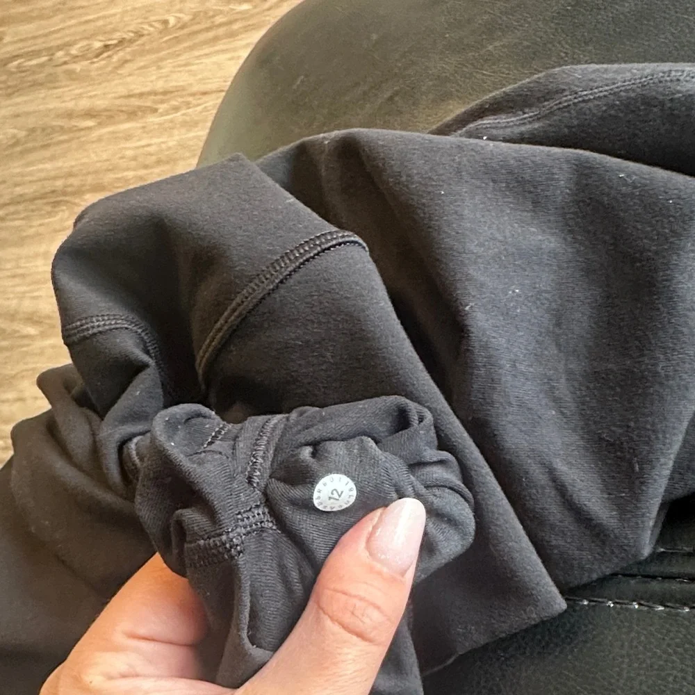 Lululemon size 12 Wunder Under HR Capris - Picture 3 of 3